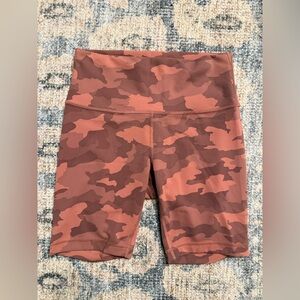 Lululemon Wunder Train High Rise Short 8" Size 8 Pristine Condition